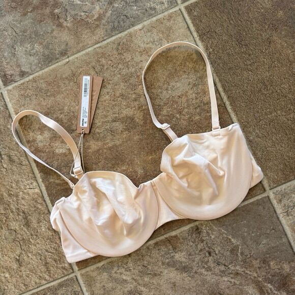 Skims Smoothing Intimates Unlined Strapless Bra Sand Size 34C - Picture 3 of 9